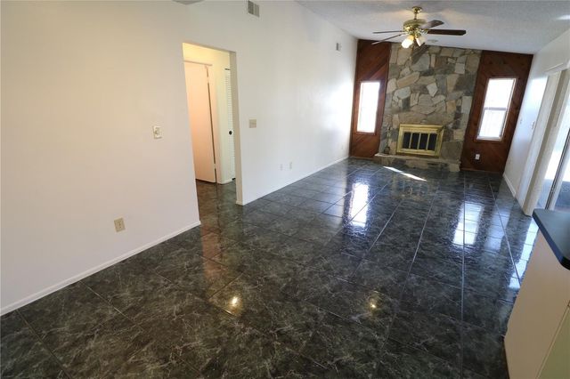 5017 OAKSHIRE DR, Tampa, FL 33625