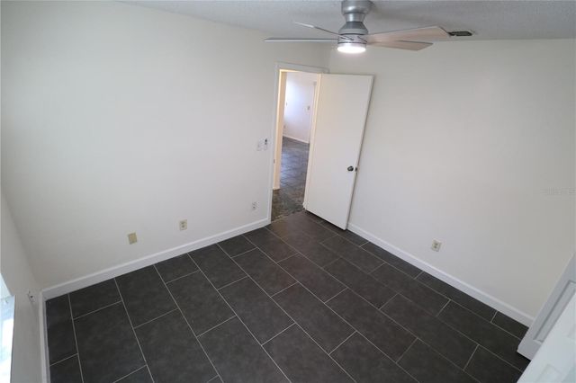 5017 OAKSHIRE DR, Tampa, FL 33625