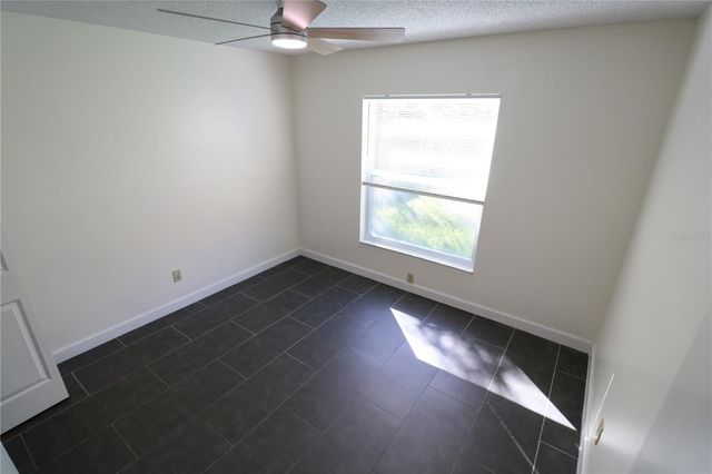 5017 OAKSHIRE DR, Tampa, FL 33625