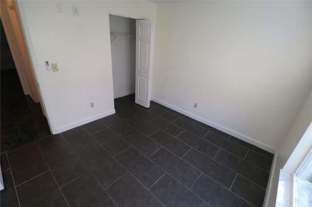 5017 OAKSHIRE DR, Tampa, FL 33625