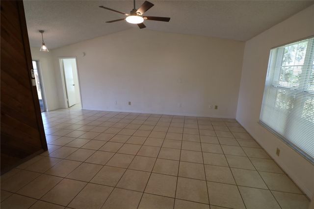 5017 OAKSHIRE DR, Tampa, FL 33625