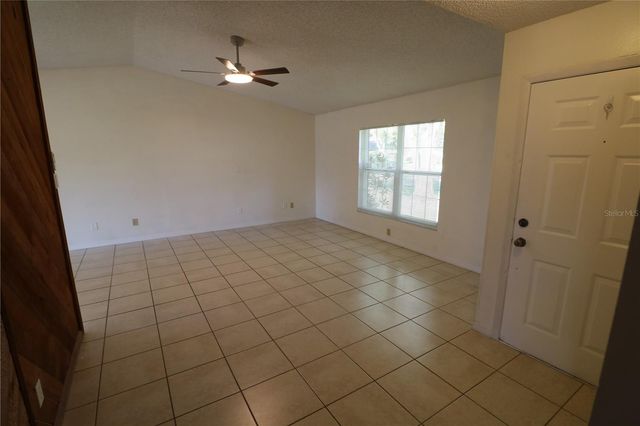 5017 OAKSHIRE DR, Tampa, FL 33625