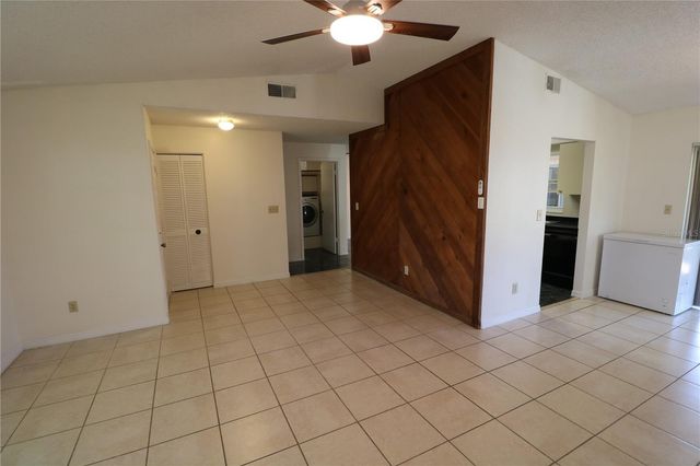5017 OAKSHIRE DR, Tampa, FL 33625