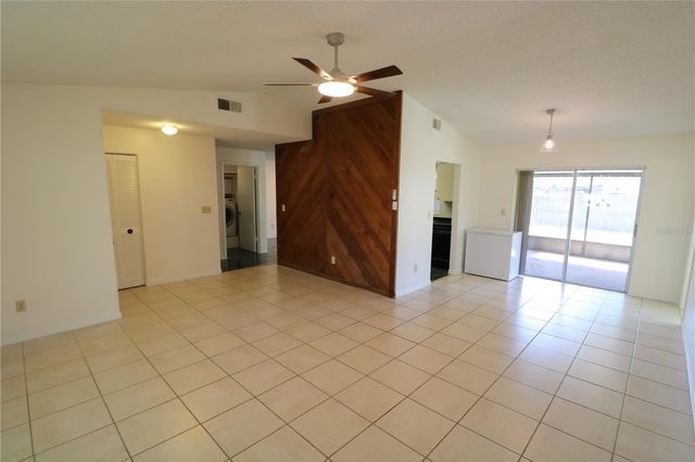 5017 OAKSHIRE DR, Tampa, FL 33625