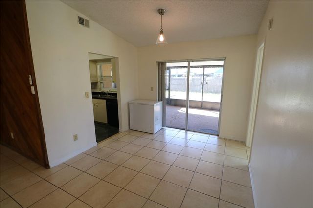 5017 OAKSHIRE DR, Tampa, FL 33625
