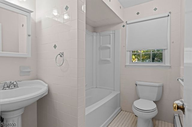88 Old Farmers Rd, Washington Twp., NJ 07853