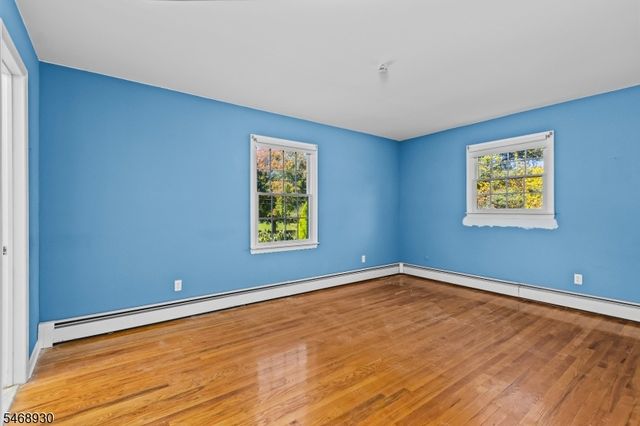 88 Old Farmers Rd, Washington Twp., NJ 07853