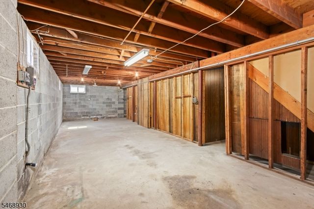 88 Old Farmers Rd, Washington Twp., NJ 07853