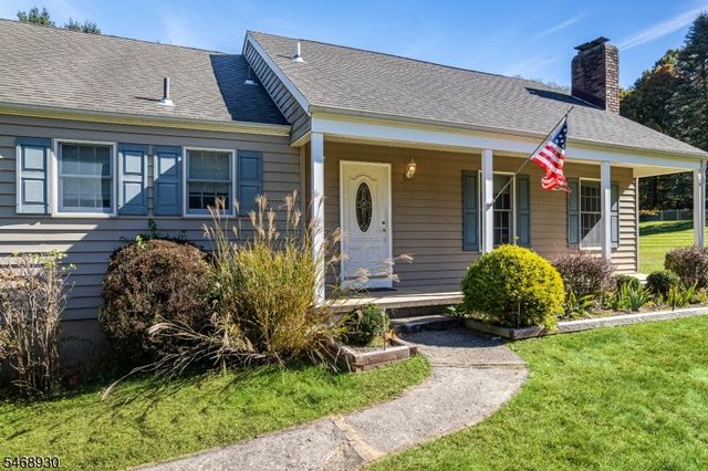 88 Old Farmers Rd, Washington Twp., NJ 07853