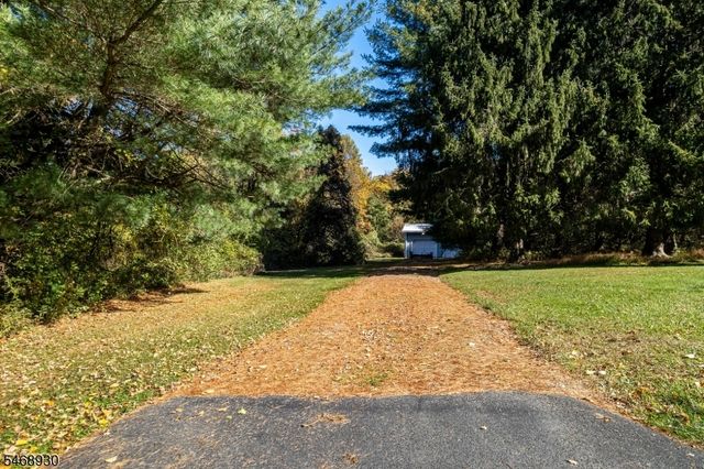 88 Old Farmers Rd, Washington Twp., NJ 07853