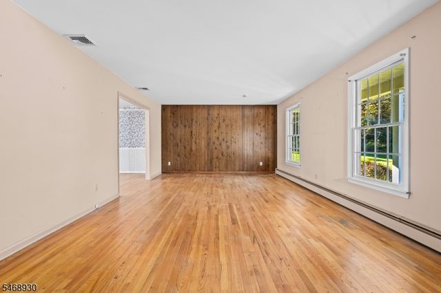 88 Old Farmers Rd, Washington Twp., NJ 07853