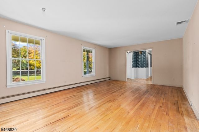 88 Old Farmers Rd, Washington Twp., NJ 07853