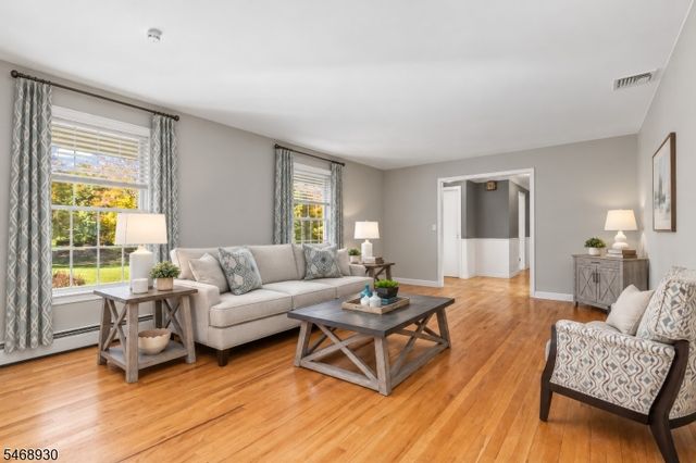 88 Old Farmers Rd, Washington Twp., NJ 07853