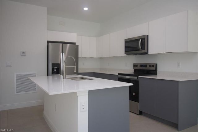 1262 MILWAUKEE BLVD # 1262, Lehigh Acres, FL 33974