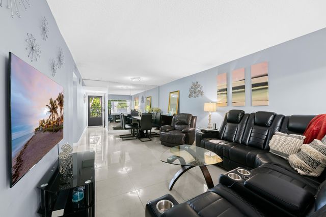 471 N Pine Island Road 302d, Plantation, FL 33324