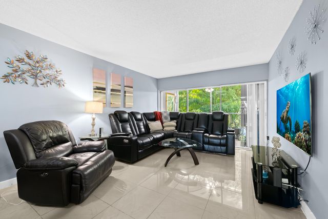 471 N Pine Island Road 302d, Plantation, FL 33324