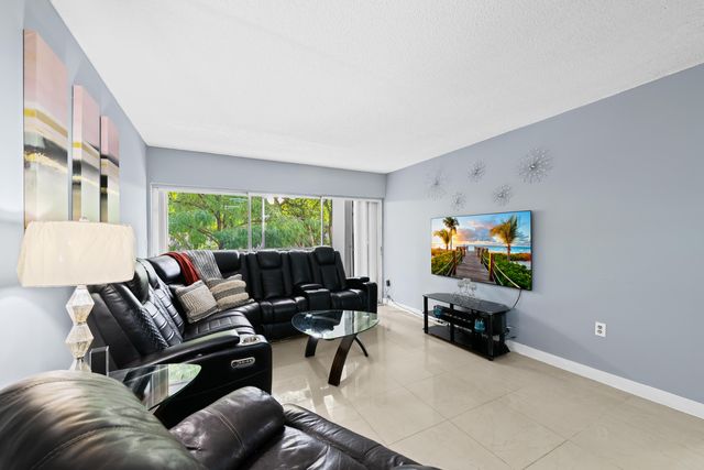 471 N Pine Island Road 302d, Plantation, FL 33324