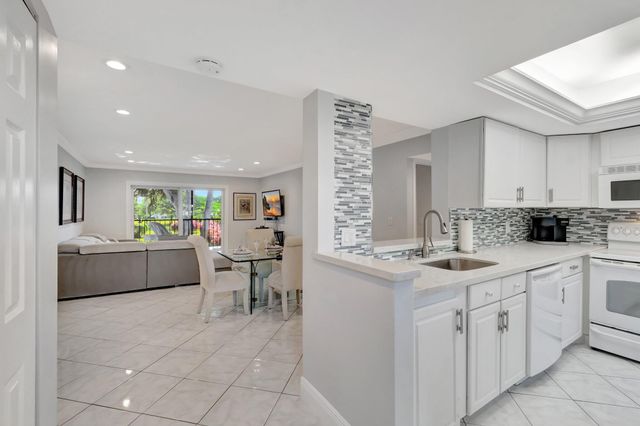 14823 Cumberland Drive 202, Delray Beach, FL 33446