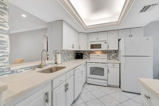 14823 Cumberland Drive 202, Delray Beach, FL 33446