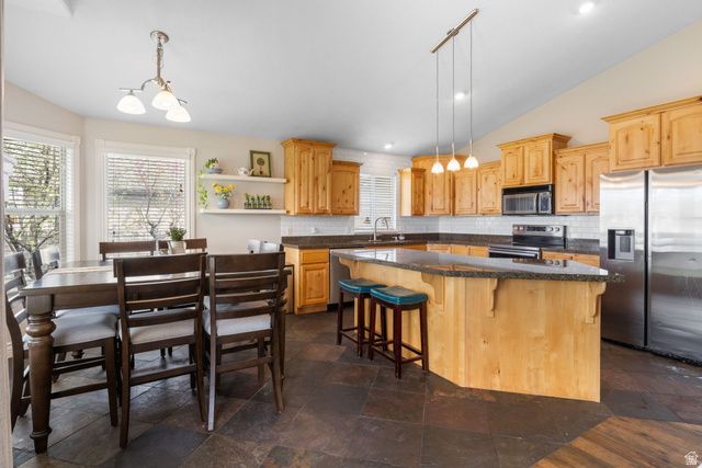 1872 S 2265 W, Syracuse, UT 84075