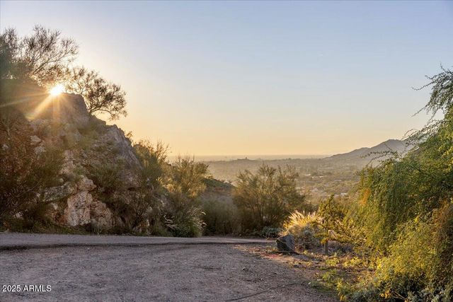 7080 N INVERGORDON Road -, Paradise Valley, AZ 85253