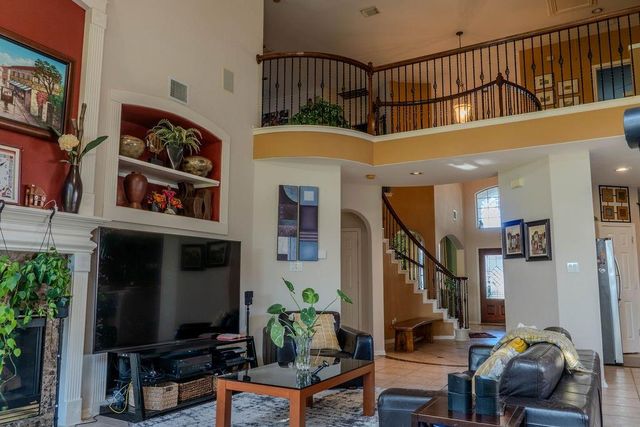2010 Mountain Creek Street E, Pearland, TX 77584