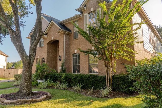 2010 Mountain Creek Street E, Pearland, TX 77584