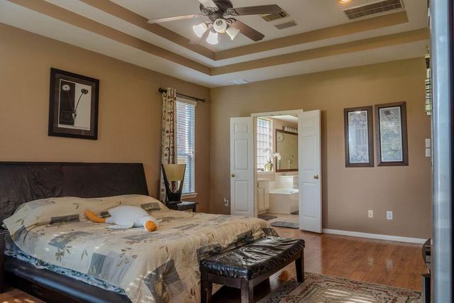 2010 Mountain Creek Street E, Pearland, TX 77584