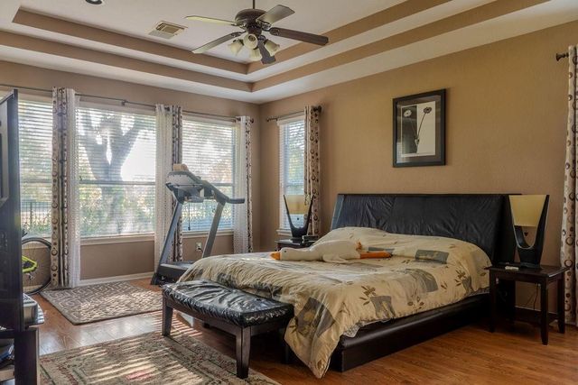 2010 Mountain Creek Street E, Pearland, TX 77584