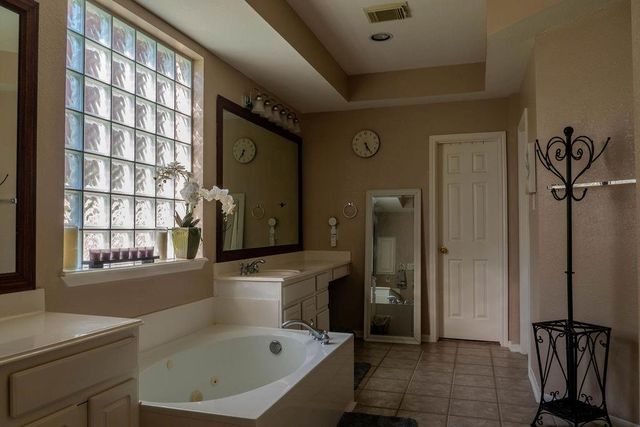 2010 Mountain Creek Street E, Pearland, TX 77584