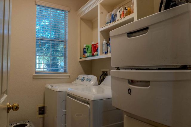 2010 Mountain Creek Street E, Pearland, TX 77584