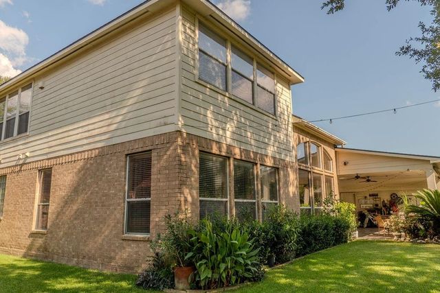 2010 Mountain Creek Street E, Pearland, TX 77584
