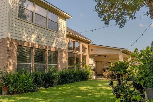 2010 Mountain Creek Street E, Pearland, TX 77584