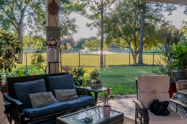 2010 Mountain Creek Street E, Pearland, TX 77584