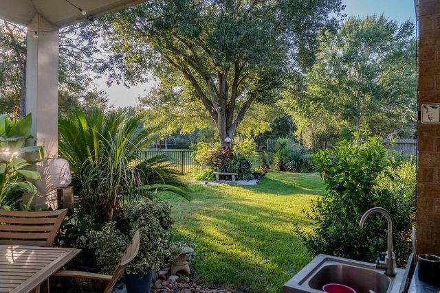 2010 Mountain Creek Street E, Pearland, TX 77584