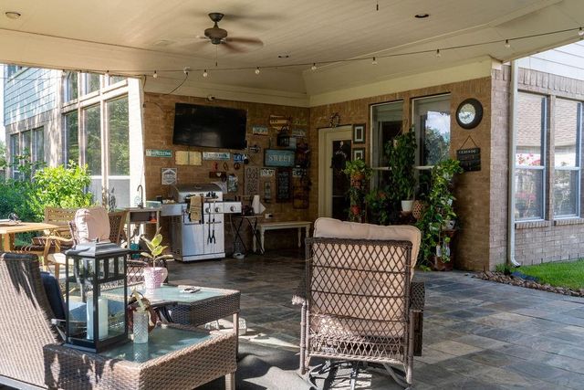 2010 Mountain Creek Street E, Pearland, TX 77584
