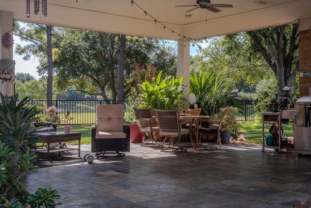 2010 Mountain Creek Street E, Pearland, TX 77584