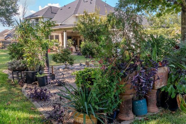 2010 Mountain Creek Street E, Pearland, TX 77584