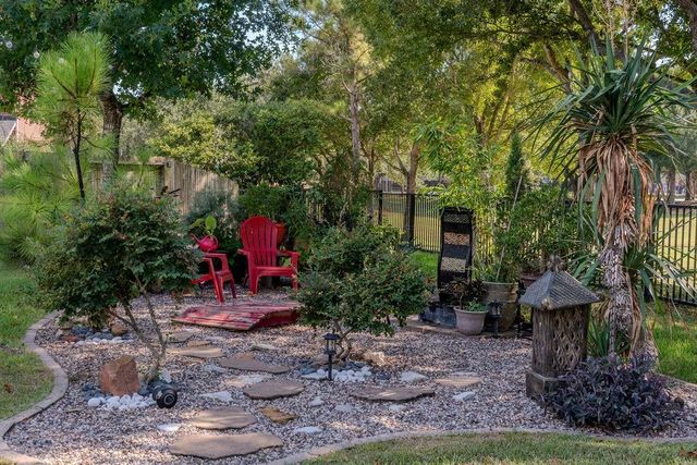 2010 Mountain Creek Street E, Pearland, TX 77584
