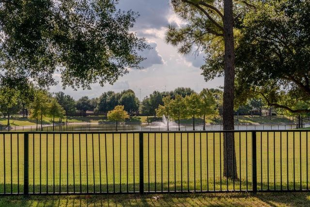 2010 Mountain Creek Street E, Pearland, TX 77584