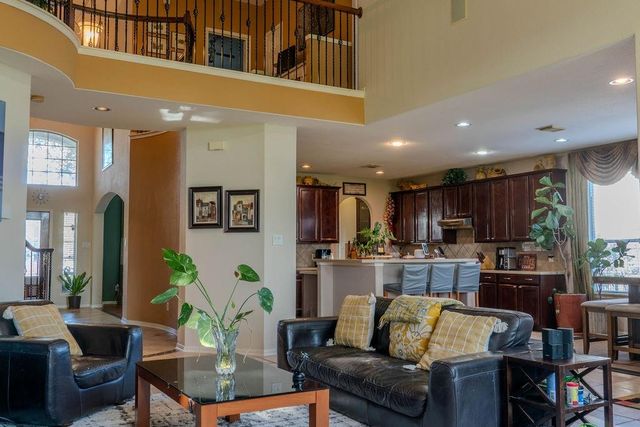 2010 Mountain Creek Street E, Pearland, TX 77584