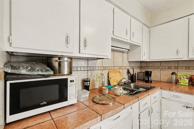 1535 Lansdale Drive G, Charlotte, NC 28205