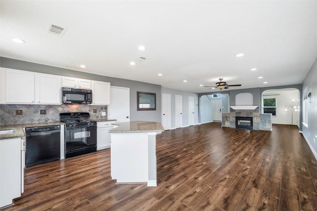 905 Elizabeth Drive, Lewisville, TX 75067