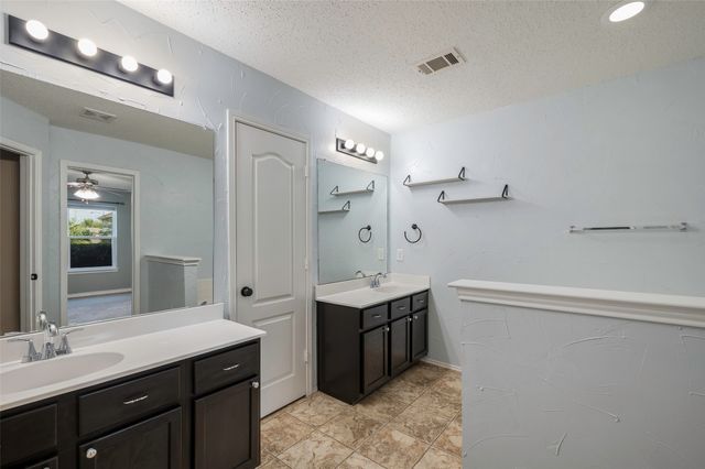 905 Elizabeth Drive, Lewisville, TX 75067