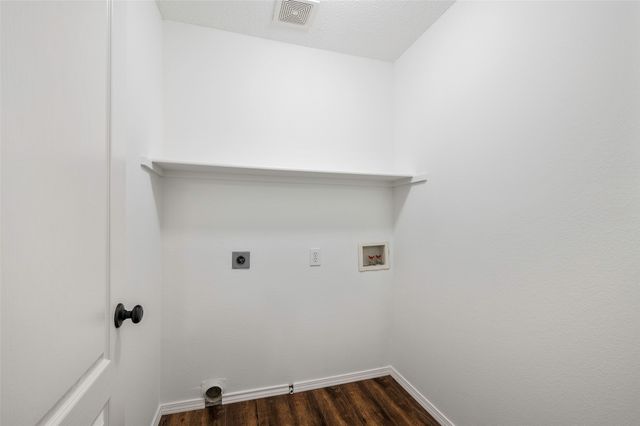 905 Elizabeth Drive, Lewisville, TX 75067