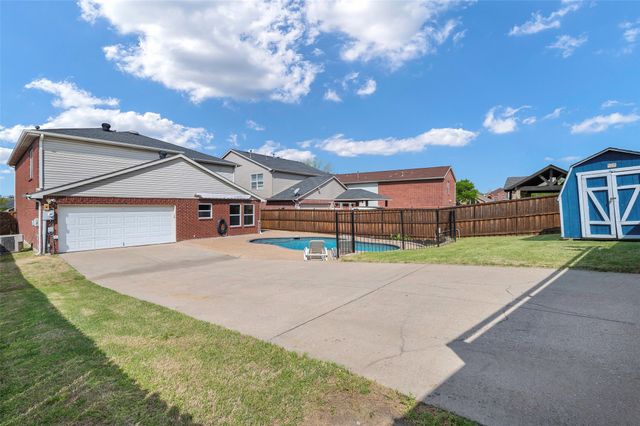 905 Elizabeth Drive, Lewisville, TX 75067