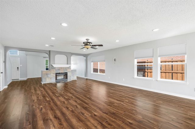 905 Elizabeth Drive, Lewisville, TX 75067