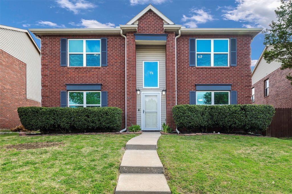 905 Elizabeth Drive, Lewisville, TX 75067