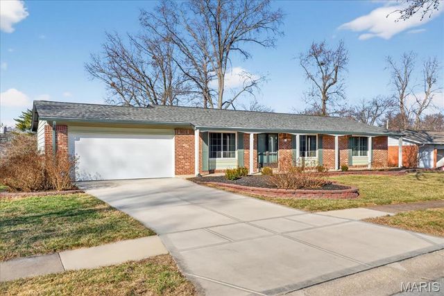 1011 Ferngate Lane, Creve Coeur, MO 63141