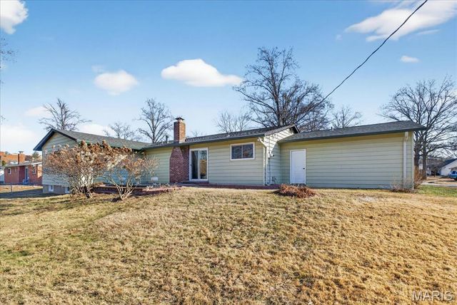 1011 Ferngate Lane, Creve Coeur, MO 63141